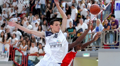 יובל קליינר מתעופף (יניב גונן)