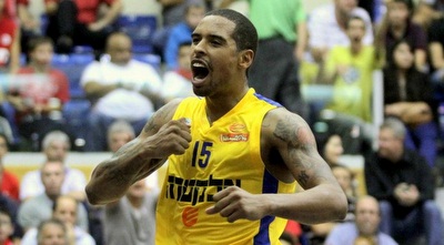 סילבן לנדסברג חוגג. מבול שלשות שלו סידר למכבי ניצחון (יניב גונן) סילבן לנדסברג חוגג. מבול שלשות שלו סידר למכבי ניצחון (יניב גונן)