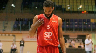 קרלון בראון. בהפועל בונים עליו (משה חרמון)