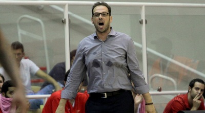 שרון דרוקר, מדרבן את השחקנים  (יניב גונן)