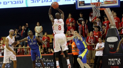 רונאלד דופרי עולה לסל (חגי ניזרי) רונאלד דופרי עולה לסל (חגי ניזרי)