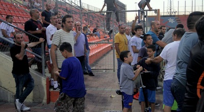 אוהדי בני יהודה מוחים נגד דמאיו  (יניב גונן)