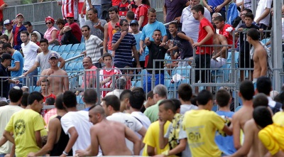 אוהדי נתניה מתעמתים עם אוהדי ב&qout;ש (יניב גונן) אוהדי נתניה מתעמתים עם אוהדי ב&qout;ש (יניב גונן)