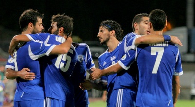 שחקני נבחרת ישראל חוגגים. 3 מקומות קדימה (משה חרמון)