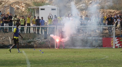 אבוקה בבית וגן (גיא בן זיו)