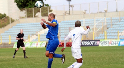 וולק מרחיק את הכדור (רדאד ג´בארה) וולק מרחיק את הכדור (רדאד ג´בארה)