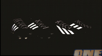 שימו לב להחזרת האור. נעלי ה-Enlightened Boot  (ONE)