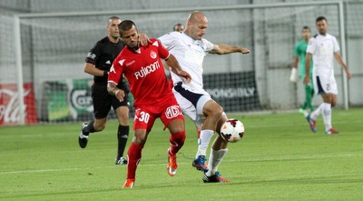 ליאור לוי ואמיר האדזיץ´ נאבקים על הכדור (חגי ניזרי) ליאור לוי ואמיר האדזיץ´ נאבקים על הכדור (חגי ניזרי)