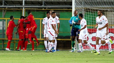 ירו בלו חוגג עם חבריו, שחקני ב&qout;ש המומים (שי לוי)