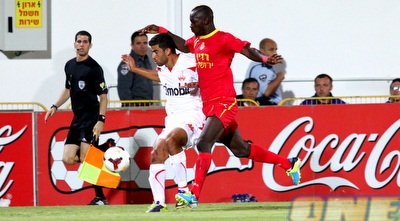 ג´ואון אושינאווה בהגנה (שי לוי)