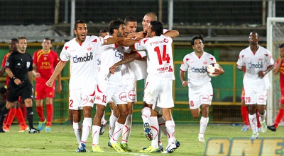 שחקני ב&qout;ש חוגגים עם מאור בוזגלו (שי לוי)