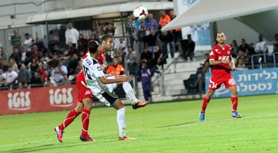 שכטר נוגח את השני שלו (חגי ניזרי) שכטר נוגח את השני שלו (חגי ניזרי)