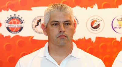 גיל סלע. הגיע למשחק עם שמונה שחקניות בלבד (שי לוי) גיל סלע. הגיע למשחק עם שמונה שחקניות בלבד (שי לוי)