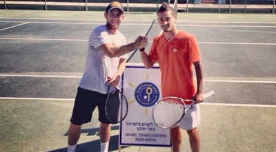 סלע ובוזגלו במשחק ראווה (מרכז הטניס ב&qout;ש) סלע ובוזגלו במשחק ראווה (מרכז הטניס ב&qout;ש)