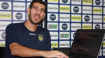 איתן טיבי (דף הפייסבוק הרשמי של טיבי) איתן טיבי (דף הפייסבוק הרשמי של טיבי)