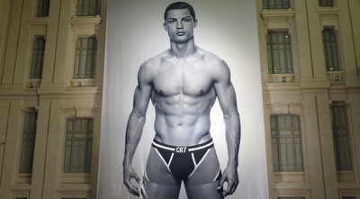 רונאלדו על גבי הפוסטר (רויטרס)