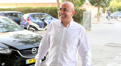 איציק לארי.  (משה חרמון)