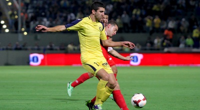 מונס דאבור נאבק על הכדור (יניב גונן) מונס דאבור נאבק על הכדור (יניב גונן)