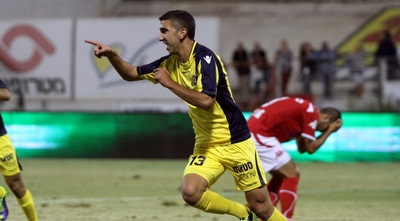 דאבור במדי מכבי ת&qout;א (יניב גונן)