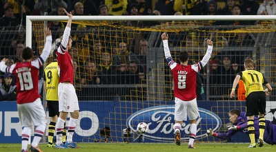 שחקני ארסנל חוגגים (רויטרס) שחקני ארסנל חוגגים (רויטרס)