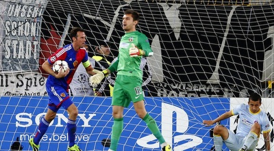 מרקו שטרלר אוסף את הכדור לאחר השער של באזל (רויטרס) מרקו שטרלר אוסף את הכדור לאחר השער של באזל (רויטרס)