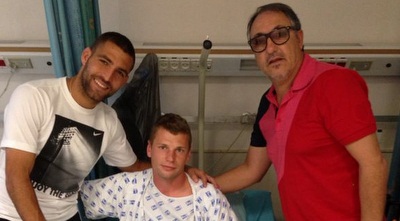 שכטר עם קוסטה וג´קי דהן בבית החולים שכטר עם קוסטה וג´קי דהן בבית החולים