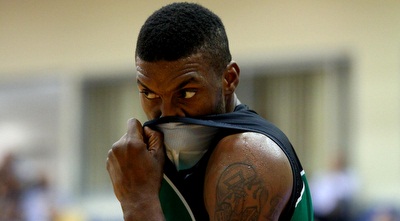 דונטה סמית´. לא מציג משחק מרשים  (שי לוי)