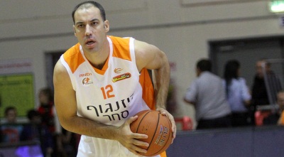 מאיר טפירו מוביל התקפה (חגי ניזרי)