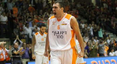 טל דן. פי.ג´יי טאקר לעניים (חגי ניזרי)