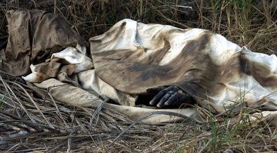 גופת אזרח חוף השנהב בעת מלחמת האזרחים (רויטרס)