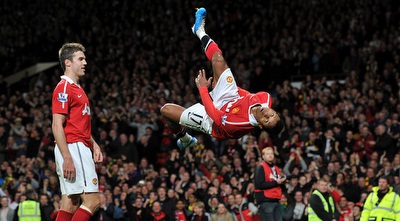 ציון 10. לואיש נאני בעוד ביצוע וירטואוזי. ציון 10. לואיש נאני בעוד ביצוע וירטואוזי.