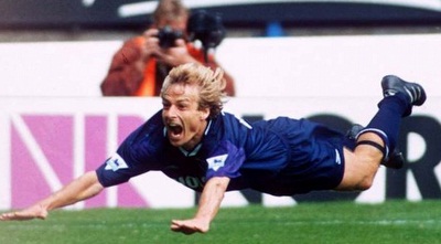 יורגן קלינסמן בעוד צלילה שיגרתית יורגן קלינסמן בעוד צלילה שיגרתית