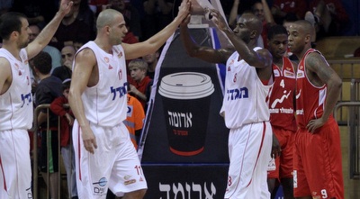 שחקני י-ם חוגגים (חגי ניזרי)