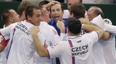 סטפנק מקבל חיבוקים (רויטרס)