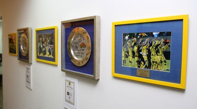 הצלחת על קירות המשרדים החדשים (רדאד ג´בארה)