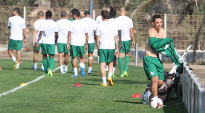 בוקולי מחליף חולצה (עמית מצפה) בוקולי מחליף חולצה (עמית מצפה)