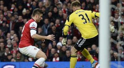 ג´ירו חוטף לבורוץ´ את הכדור (רויטרס)