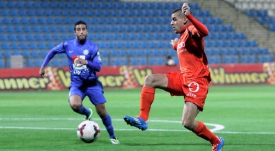 אמיר עגייב משתלט על הכדור (יניב גונן)