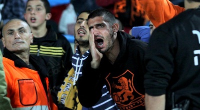 אוהד בני יהודה מתוסכלים ביציע (יניב גונן)