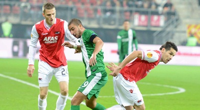 אבוחצירה מול ההגנה ההולנדית (דף הפייסבוק של מכבי חיפה) (ONE)