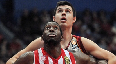 דאנסטון נאבק בארצג. משחק מצוין של אקס חולון (GettyImages)