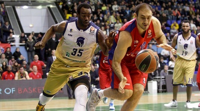 ננאד קרסטיץ´ מצסק&qout;א לפני דחואן סאמרס מבודבלניק (GettyImages) ננאד קרסטיץ´ מצסק&qout;א לפני דחואן סאמרס מבודבלניק (GettyImages)