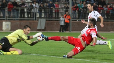 קאלה מקדים את גאדיר, נוסבאום משקיף (עמית מצפה) קאלה מקדים את גאדיר, נוסבאום משקיף (עמית מצפה)