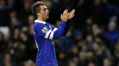 ג´רארד דאולפאו חוגג במדי אברטון (רויטרס)