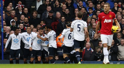 שחקני טוטנהאם חוגגים (רויטרס)