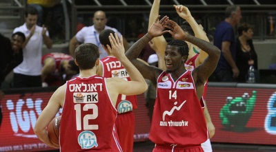 בויטון ודאגלס חוגגים (עמית מצפה)