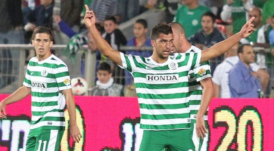 גוזלן חוגג עם החברים (שי לוי)