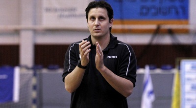 זיו ברתנא. מאבק דו ראשי בצמרת (יוסי ציפקיס)