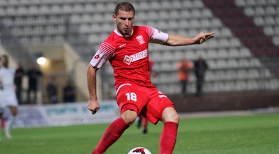 עותמאן. יפתח כמגן ימני נגד  (רדאד ג´בארה)