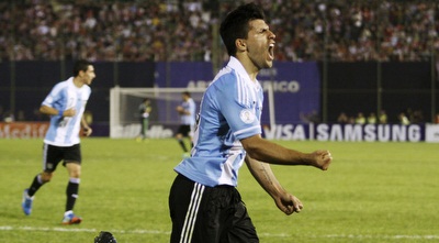 אגוורו במדי נבחרת ארגנטינה (רויטרס) אגוורו במדי נבחרת ארגנטינה (רויטרס)